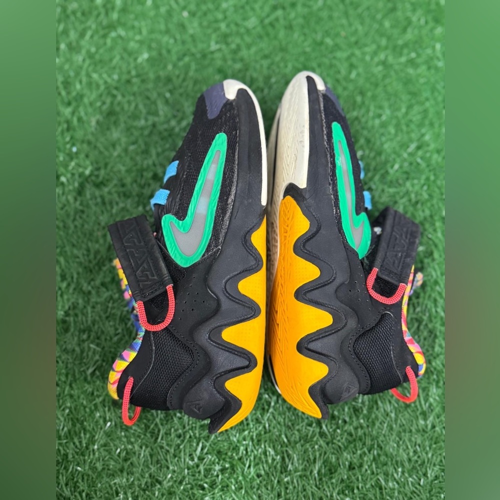 Giannis Immortality 2 (Black/Electric Algae/University Gold/Pink Glow) Size‎ 2Y